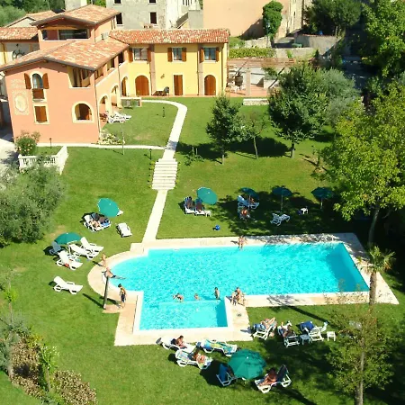 Cozy In With Pool Сasa de vacaciones